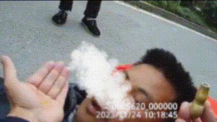 DƬ